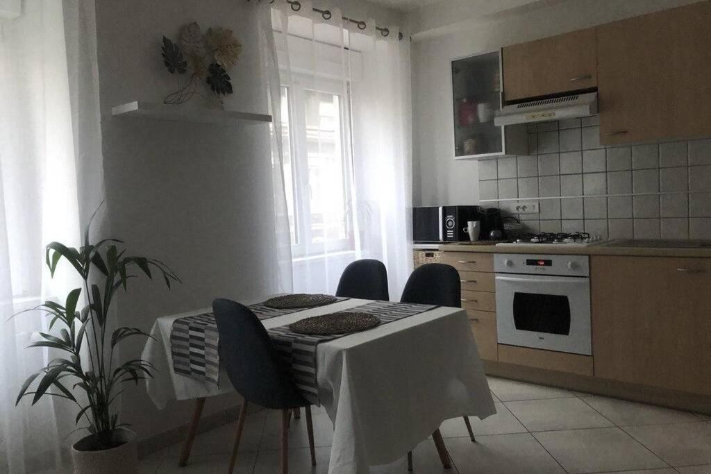 Cosy Appartement Complet Centre-Ville มงเบลียาร์ ภายนอก รูปภาพ