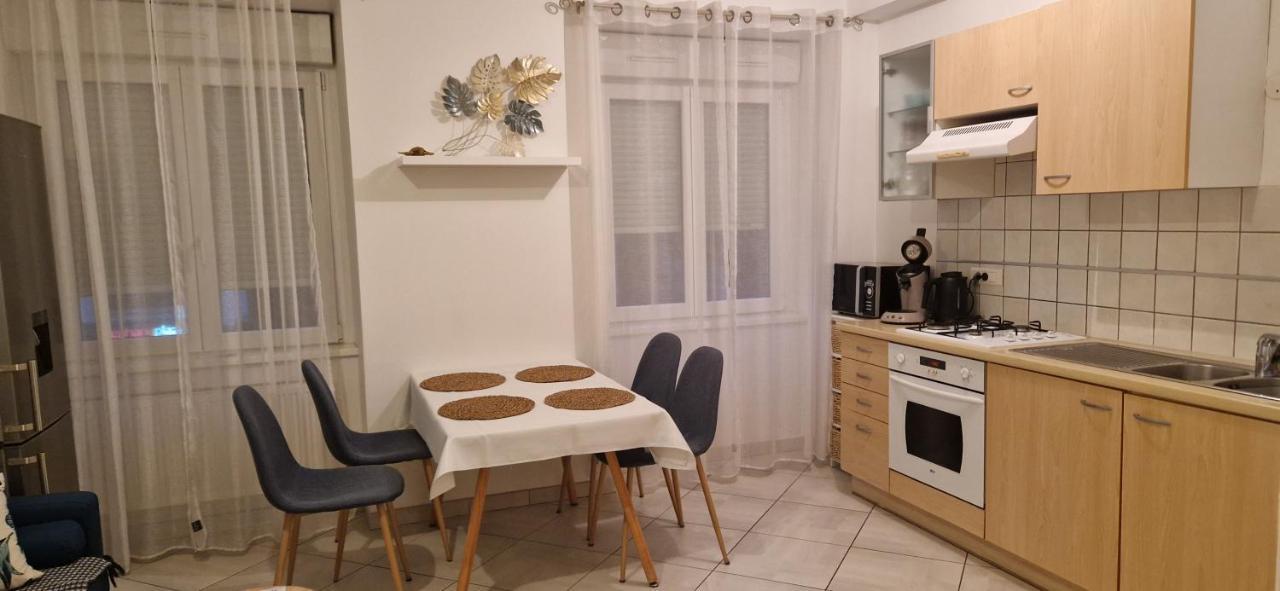 Cosy Appartement Complet Centre-Ville มงเบลียาร์ ภายนอก รูปภาพ